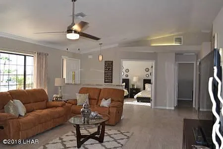 3 bed, 2.0 bath, 1694 sqft, $3,200 — Photo 4