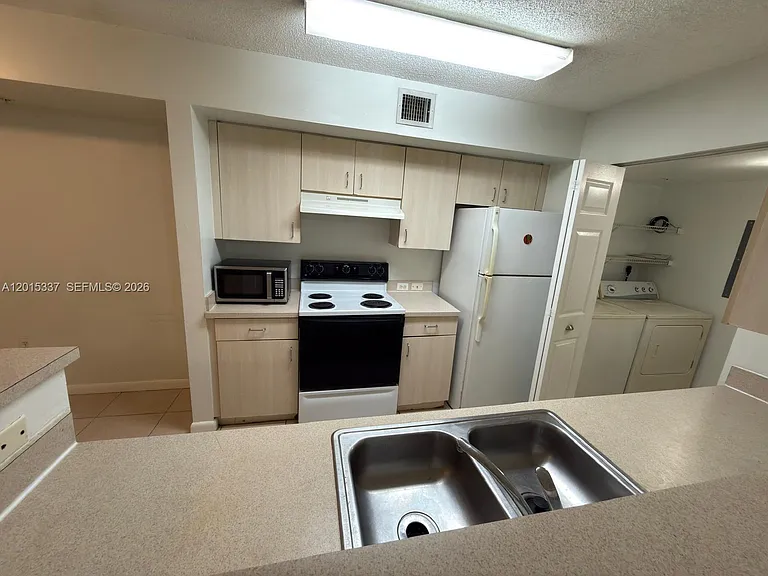 11133 SW 8th St #102 — Photo 16