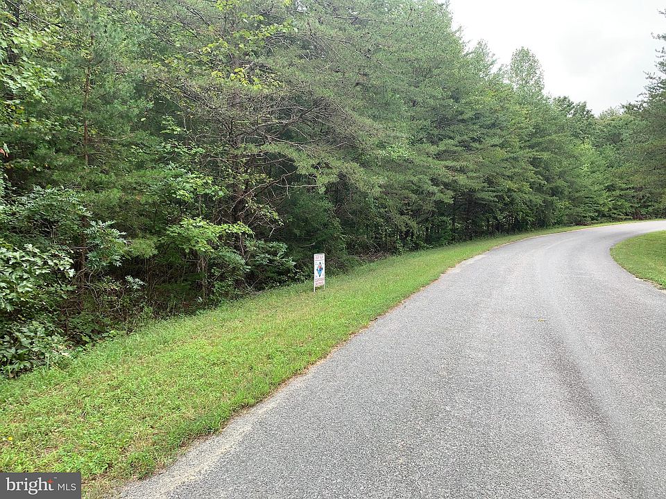 1st image of Lois Ln