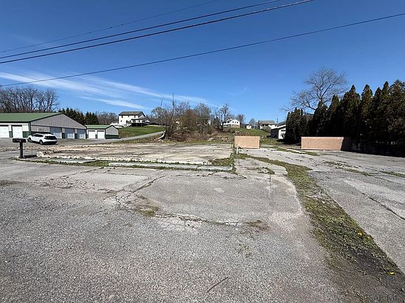 5th image of 1335 Railroad St