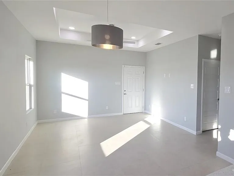 906 N Abbey Ave #3 — Photo 2