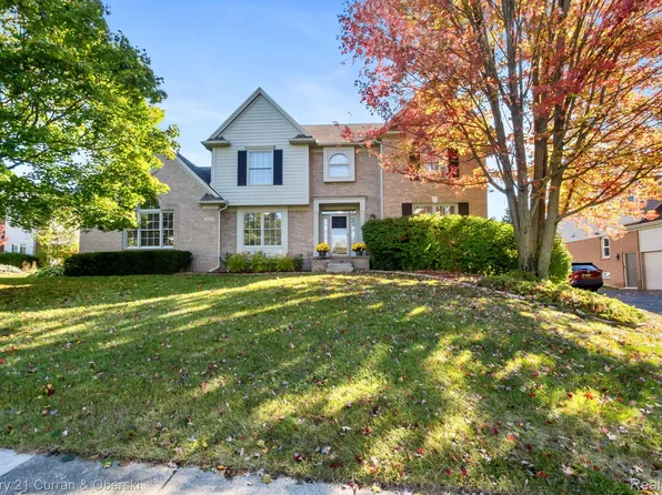 19234 Windridge Dr, Northville, MI 48167