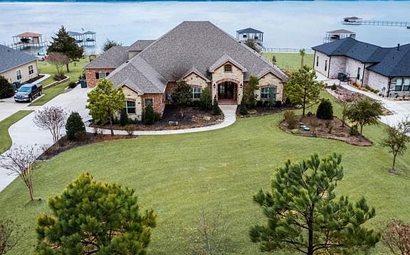 2nd image of 1010 The Shores Dr