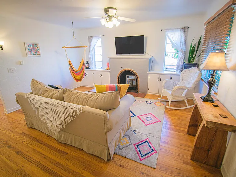 2423 Rose Ave NW — Photo 3