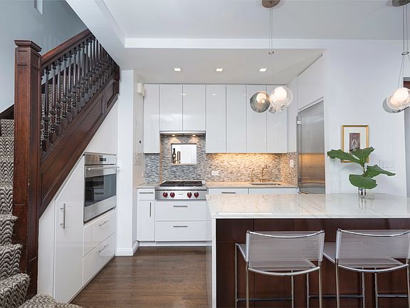 4th image of 1 W 67th St #316
