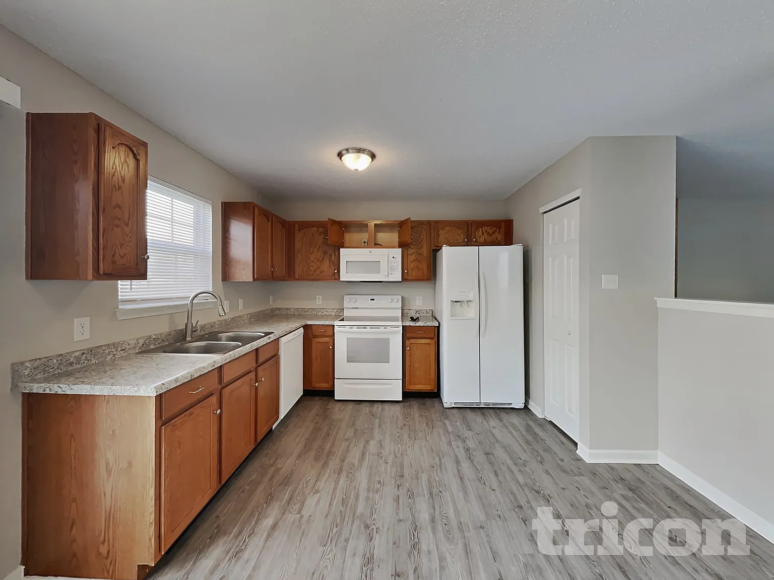 8102 States Bend Drive Indianapolis IN — Photo 4