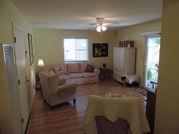 4th image of 840 S Rose St