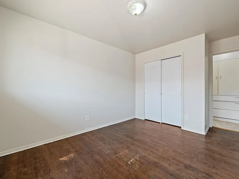 1725 Chester St — Photo 14