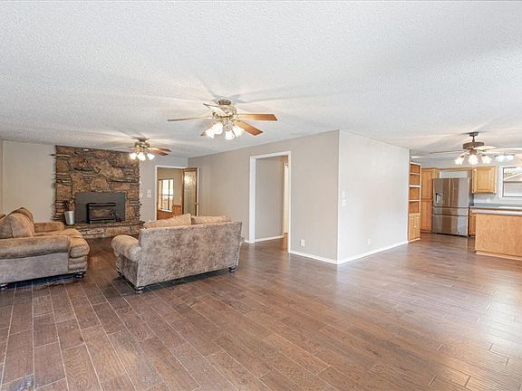 5th image of 807 Paradise Ln