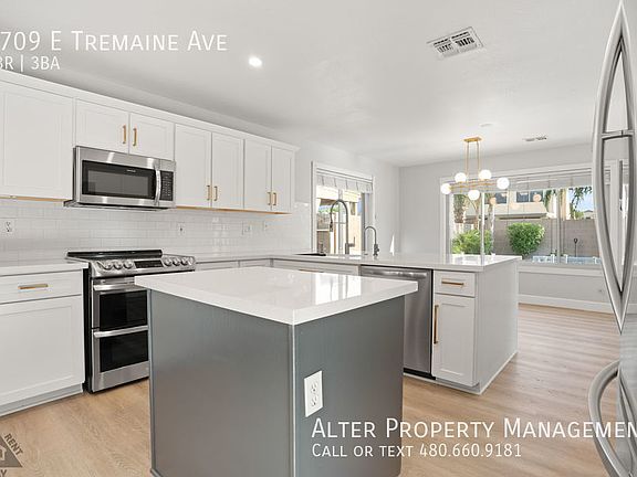 4th image of 1709 E Tremaine Ave