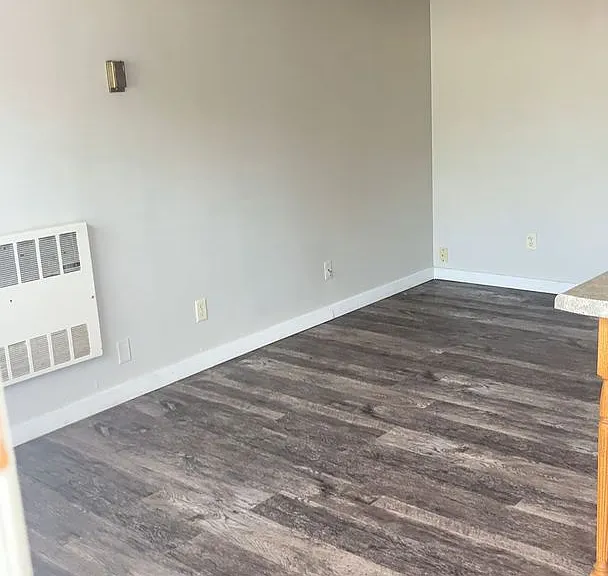 925 N Main St — Photo 8