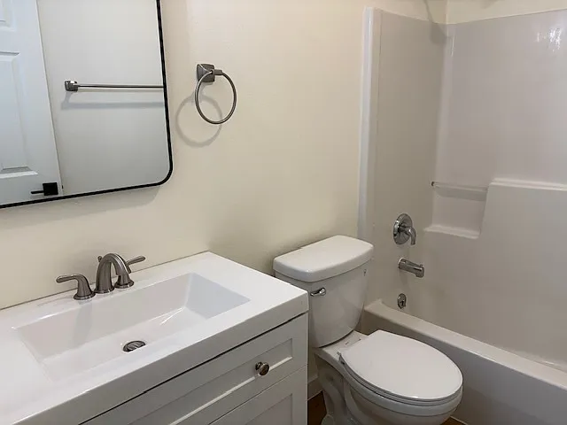 2414 Leo Ave #B — Photo 14
