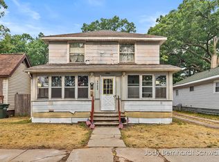 1723 Superior St, Muskegon, MI 49442