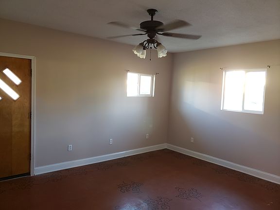 5th image of 102 Howard Ln