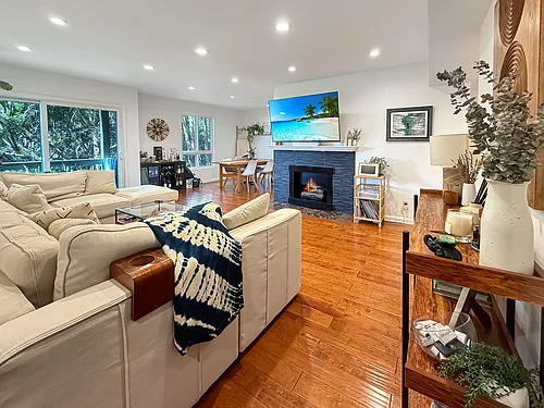1262 S Barrington Ave #201 Photo 1