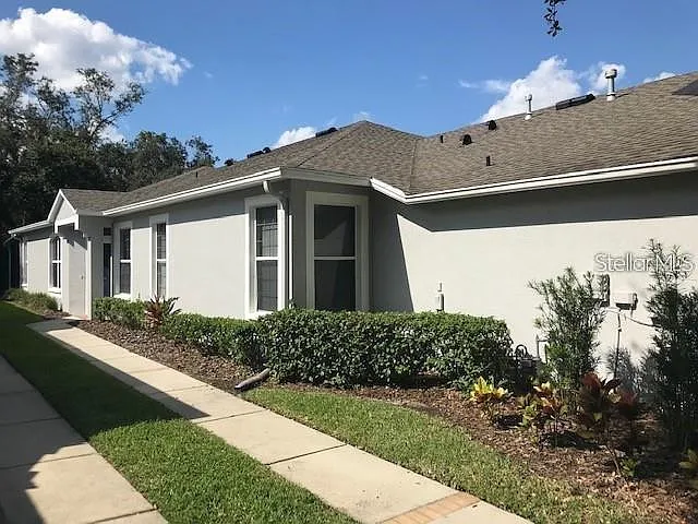 3 bed, 2.0 bath, 1828 sqft, $2,400 — Photo 1