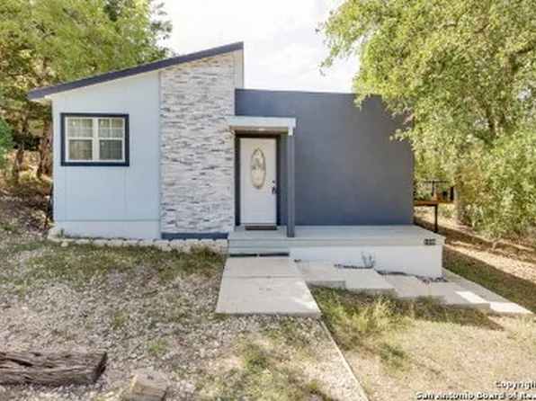 1576 Enchanted River Dr, Bandera, TX 78003