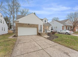 23815 Woodway Rd, Beachwood, OH 44122