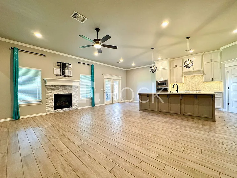 19113 Grove Pkwy — Photo 3