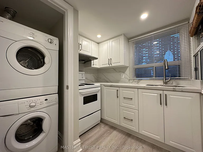 151 Dynevor Rd #UPPER — Photo 2