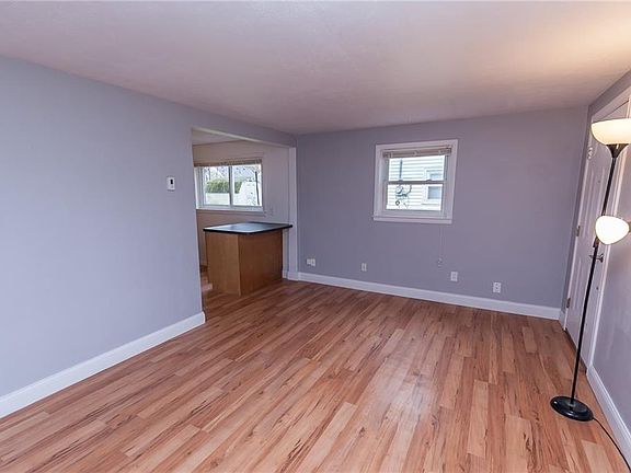 4th image of 629 Blossom Dr