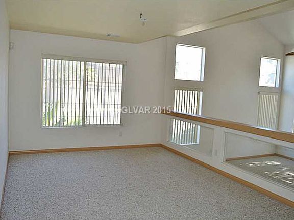 4th image of 8800 Sailplane Ave