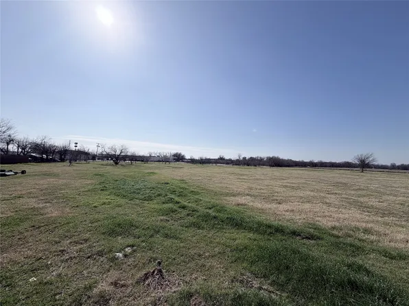 1 Lakewood Dr, Whitney, TX 76692