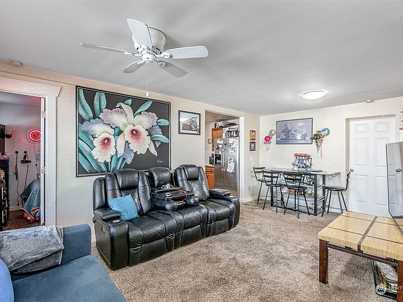 5th image of 214 E Bismark Street