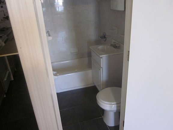 4th image of 220 Boerum St #1RF