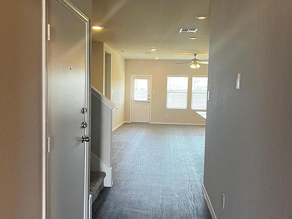 5th image of 904 ARMADILLO DR