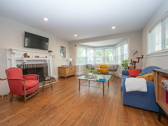 4th image of 3734 Taylor Ave