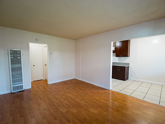 4th image of 1020 E 12th St APT 6