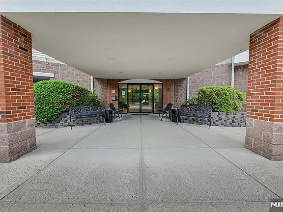3rd image of 189 Forest Ave #219