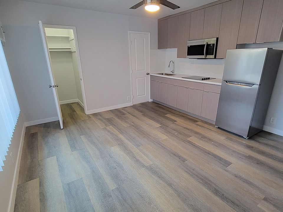 1st image of 750 N Hayworth Ave #21A