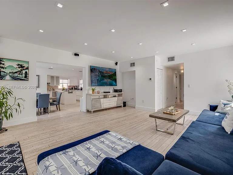 7549 Buccaneer Ave — Photo 5