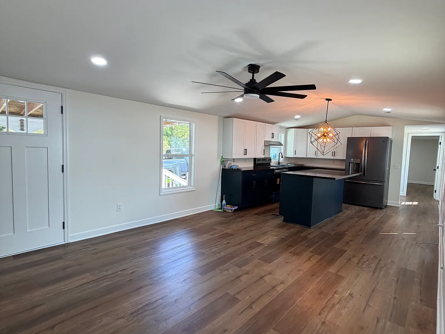 2 bed, 950 sqft, $2,250 — Photo 3