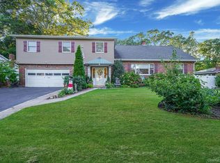 12 Water Rd, Rocky Point, NY 11778