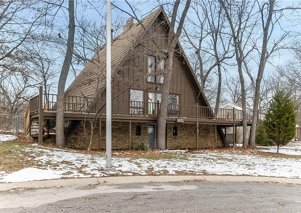 1st image of 1122 Queens Pl
