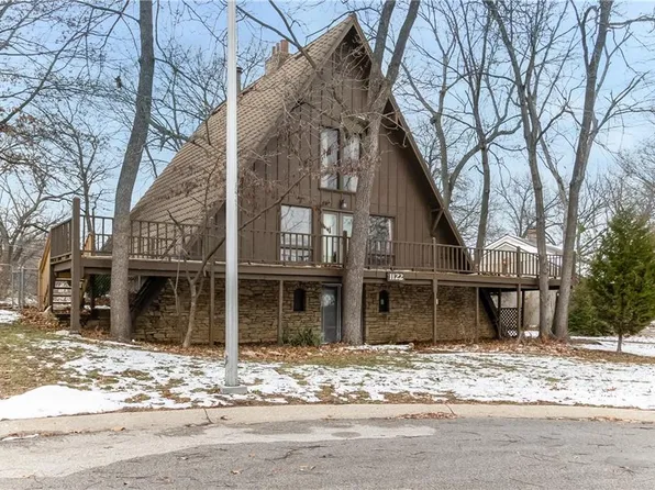 1122 Queens Pl, Kansas City, MO 64131