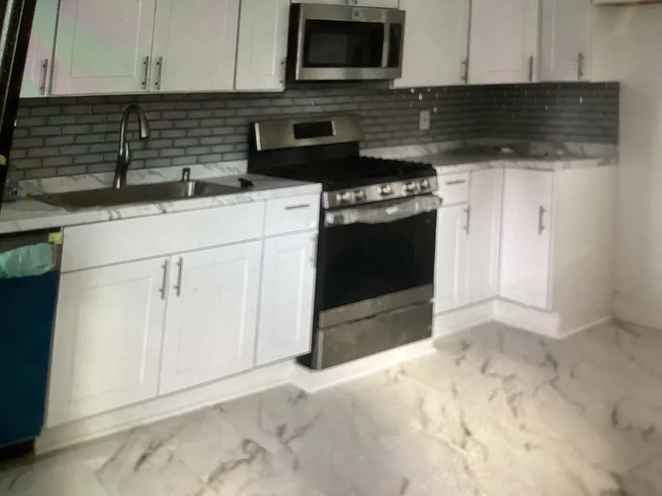 27XX W Montgomery Ave