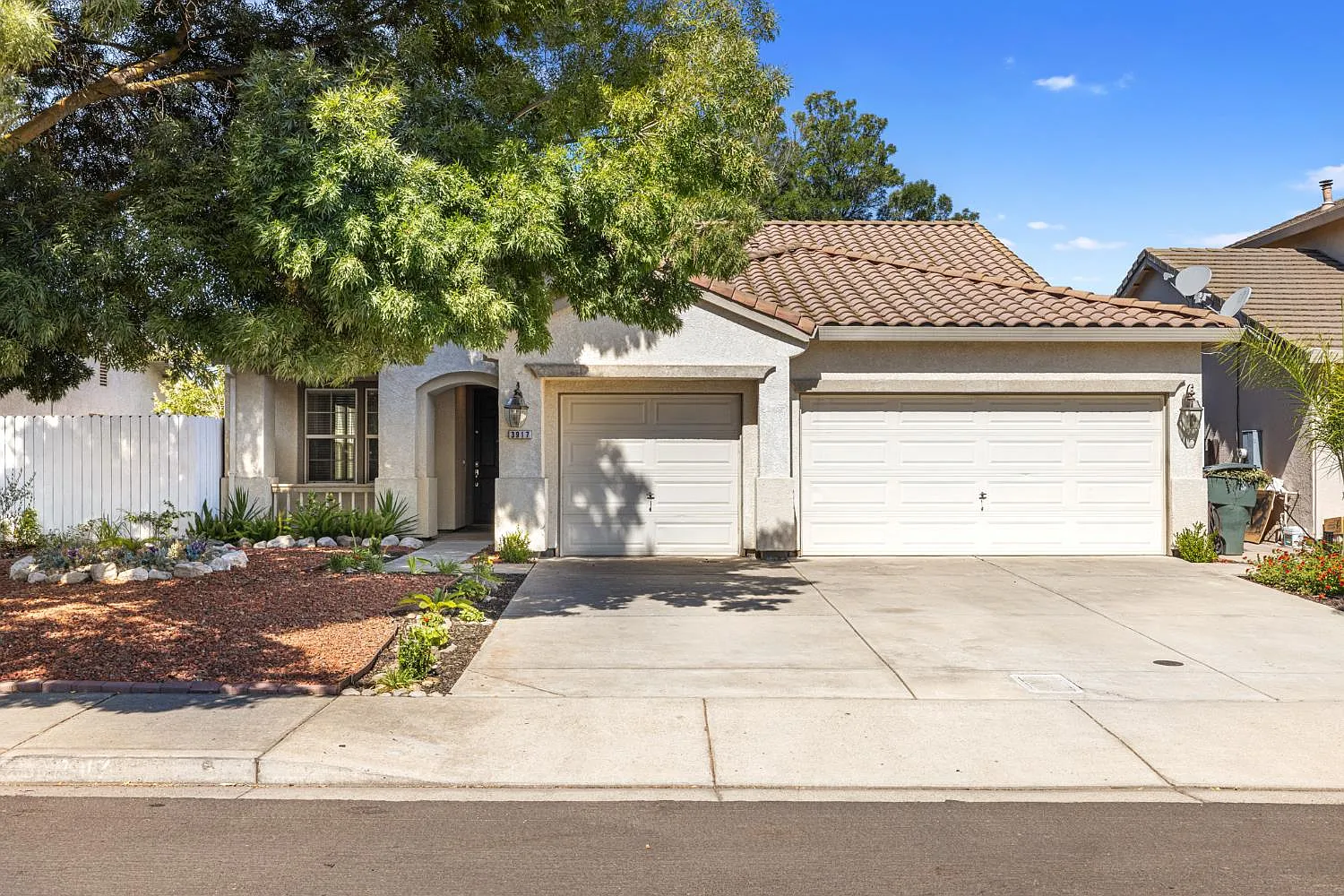 3917 Dragoo Park Dr photo 1