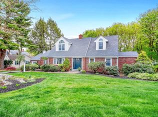 9 Gloucester Rd, Westwood, MA 02090