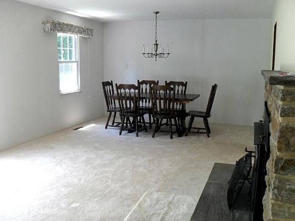 5th image of 902 Saint Andrews Way