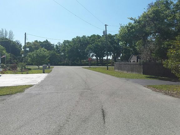 5th image of 14427 Geneva Dr