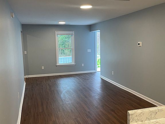 4th image of 306 Delaware St