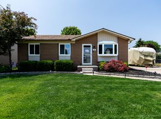 50057 Salisbury Dr, Chesterfield, MI 48047