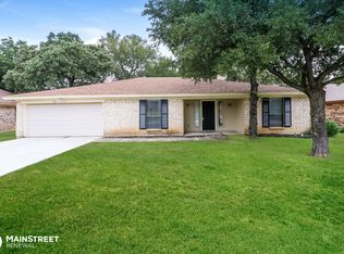 708 Highland Park Dr, Hurst, TX 76054