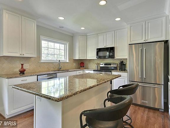 3rd image of 4114 N River St
