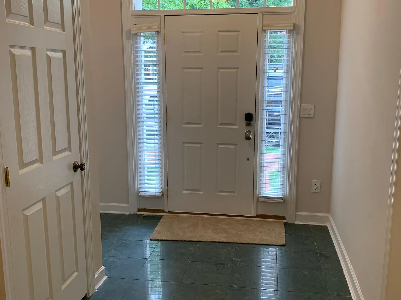 426 Ferdinand Day Dr — Photo 2