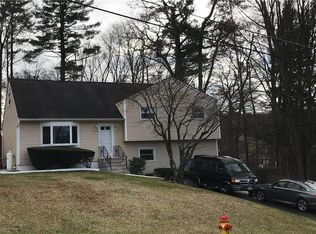 814 Terrace Pl, Cortlandt Manor, NY 10567
